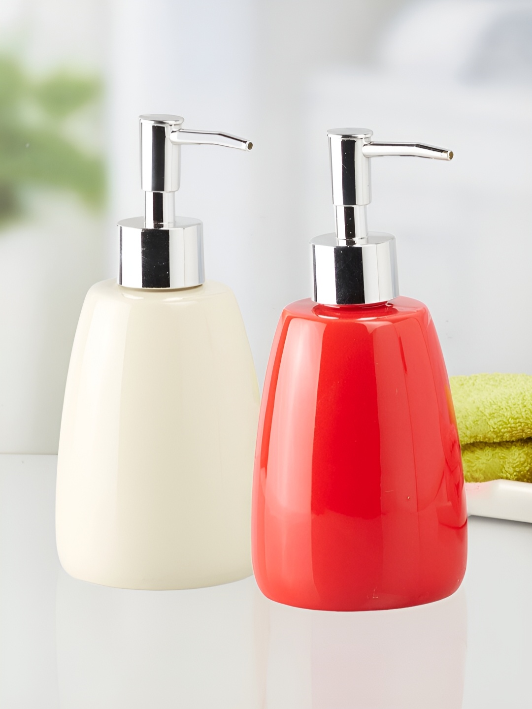 

Kookee Red White 2 Pieces Ceramic Soap Dispenser