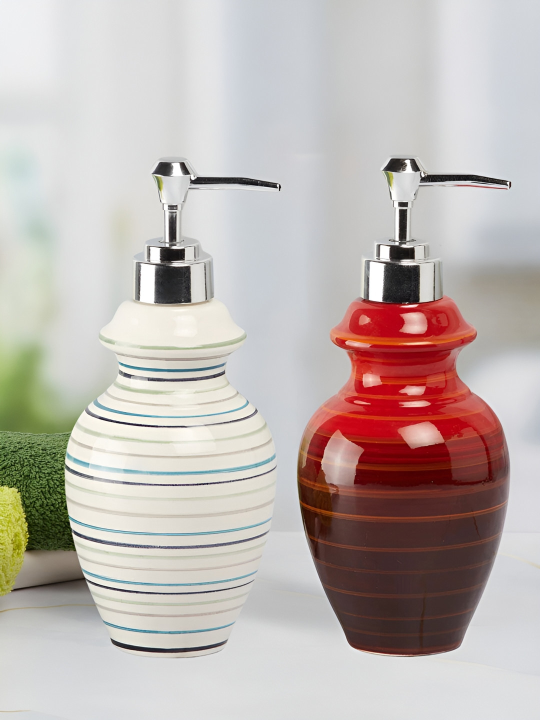 

Kookee White & Red 2 Pieces Abstract Ceramic Soap Dispenser