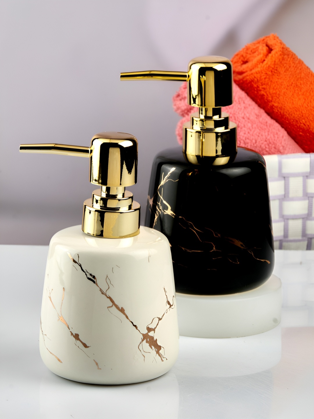 

Kookee White & Black 2 Pieces Abstract Ceramic Soap Dispensers 250 ml each