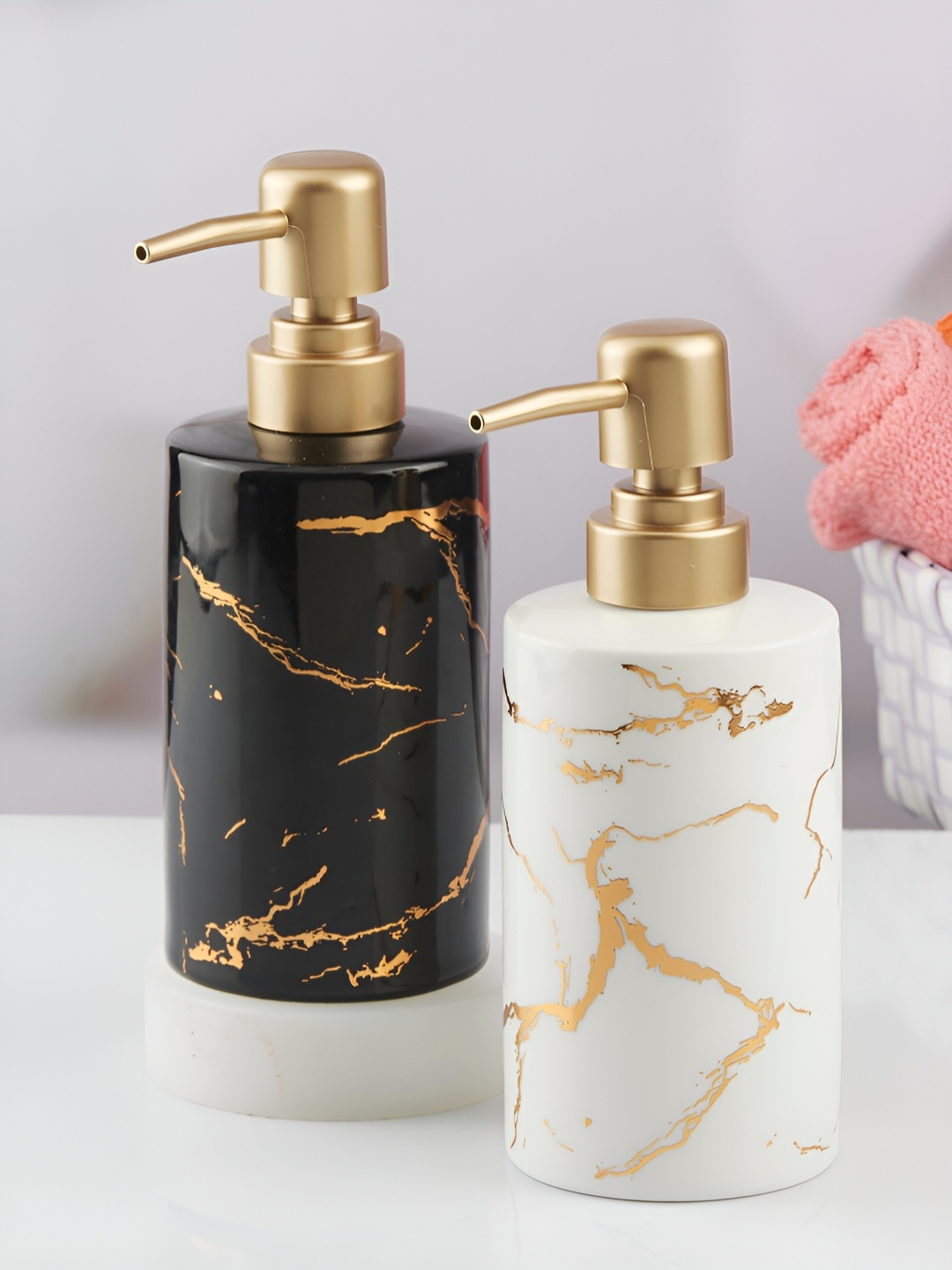 

Kookee Black & white 2 Pieces Abstract Ceramic Soap Dispenser