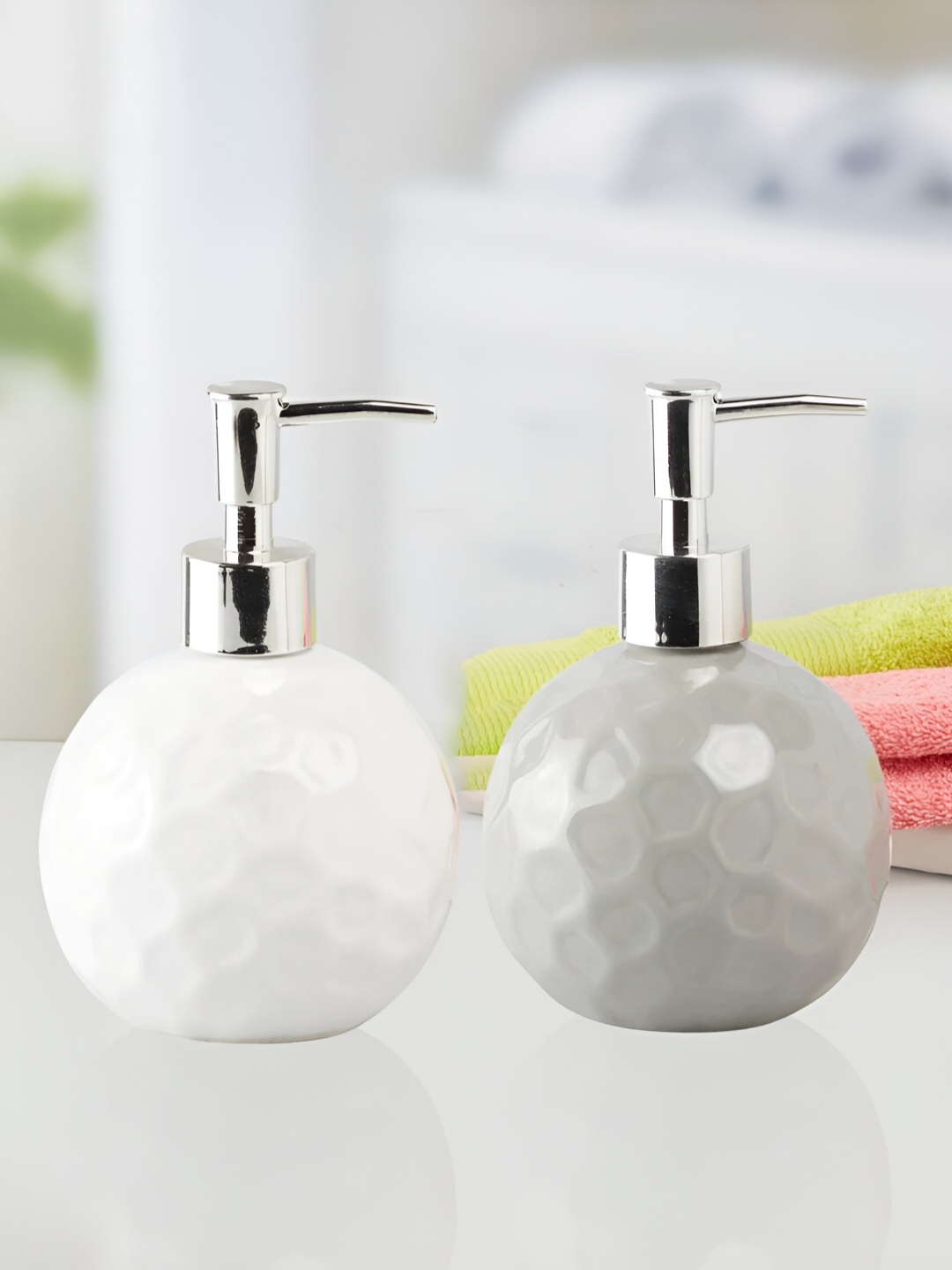 

Kookee White & Grey 2 Pieces Ceramic Textured Glossy Contemporary Soap Dispenser