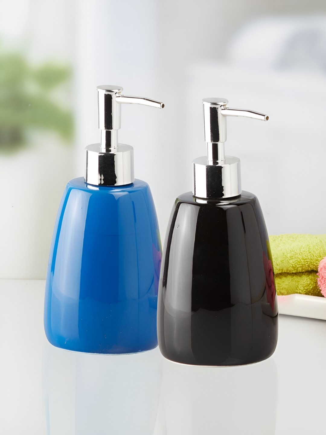 

Kookee Black & Blue 2 Pieces Ceramic Textured Glossy Contemporary Soap Dispenser