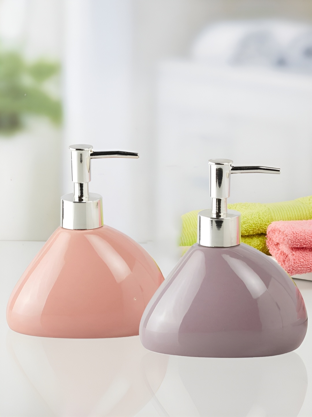 

Kookee 2 Pieces Peach Abstract Ceramic Soap Dispenser