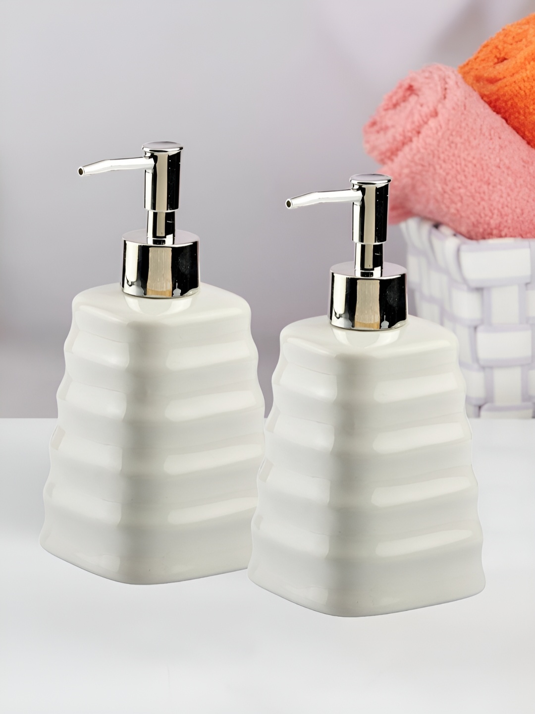 

Kookee White 2 Pieces Abstract Ceramic Soap Dispenser