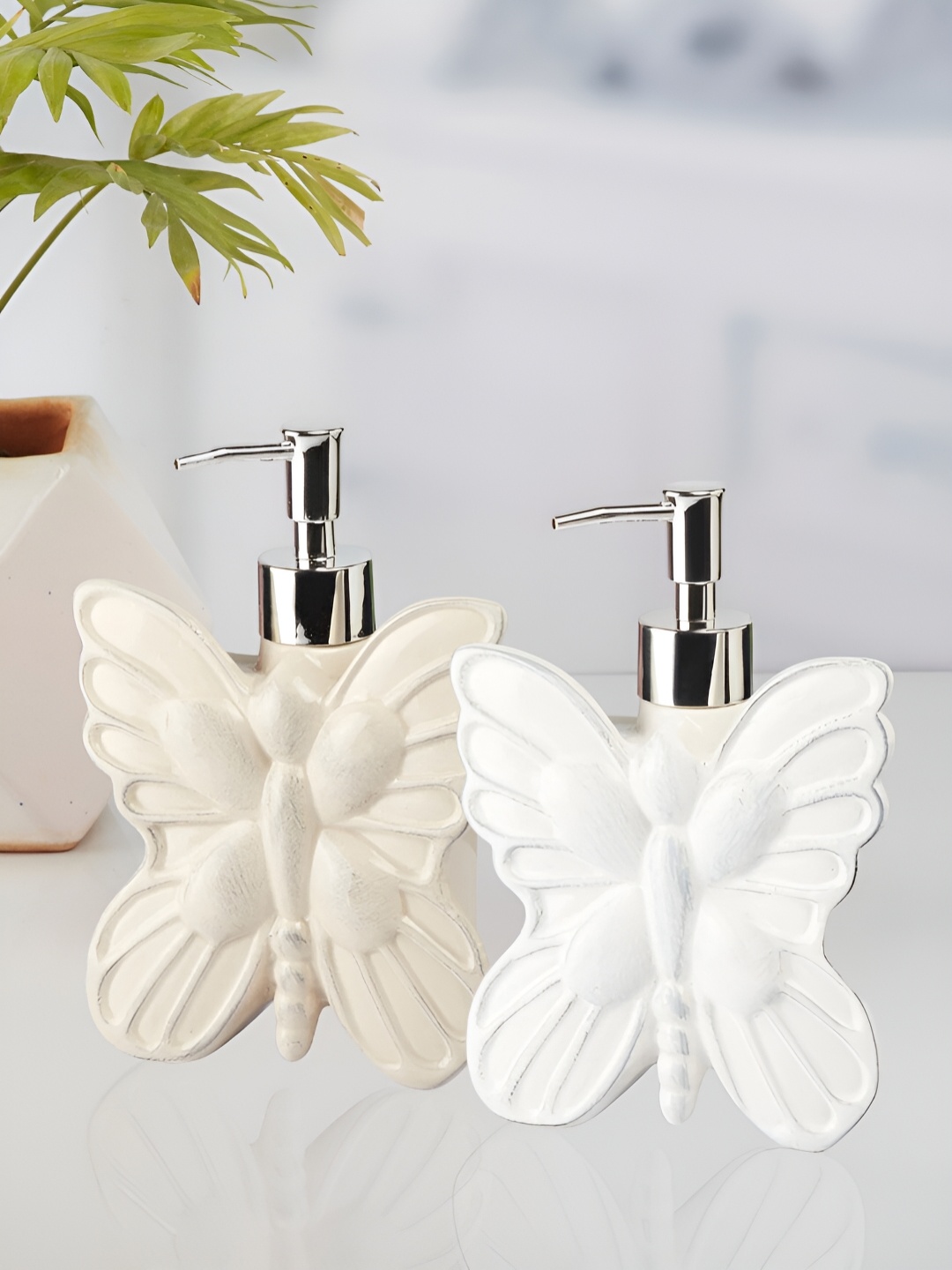 

Kookee White 2 Pieces Abstract Ceramic Soap Dispenser