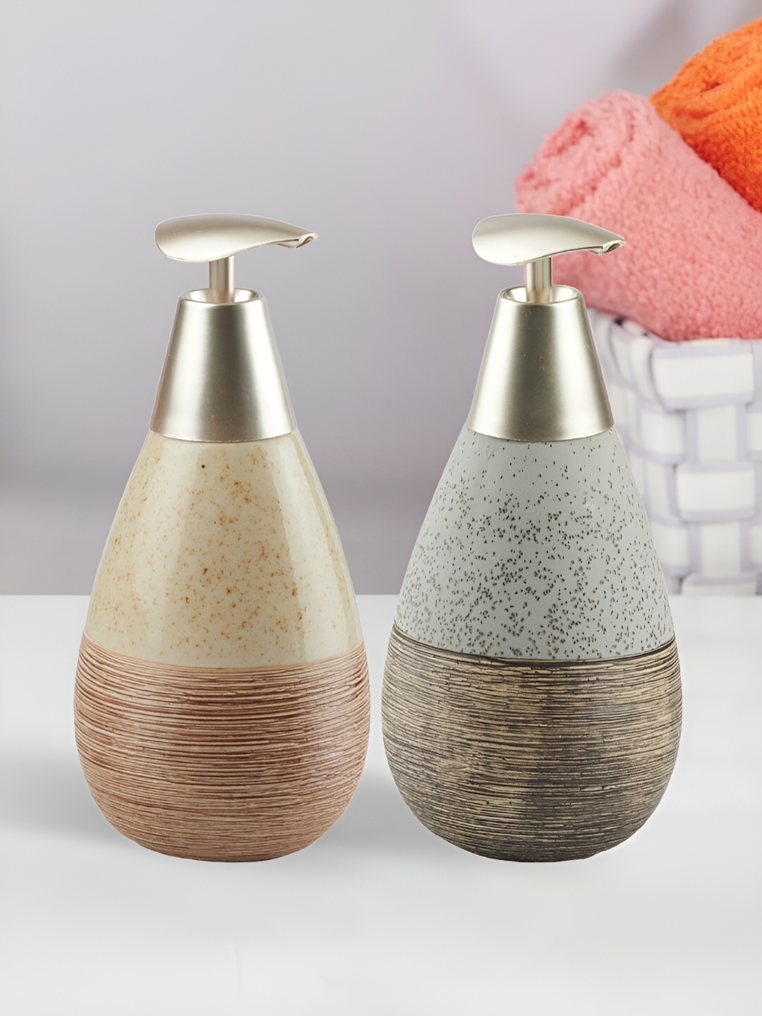 

Kookee Beige 2 Pieces Abstract Ceramic Soap Dispenser