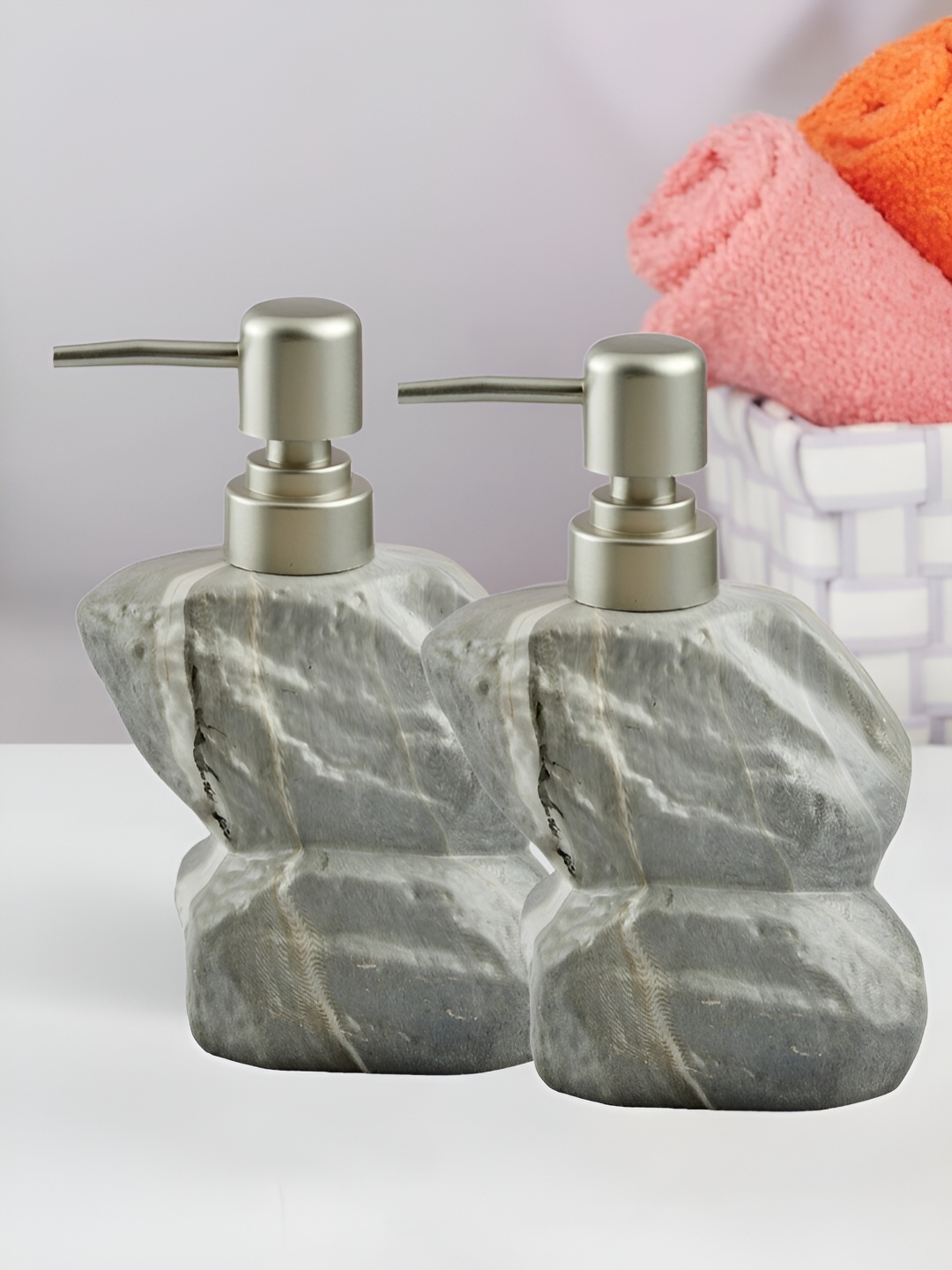 

Kookee Grey 2 Pieces Abstract Ceramic Soap Dispenser
