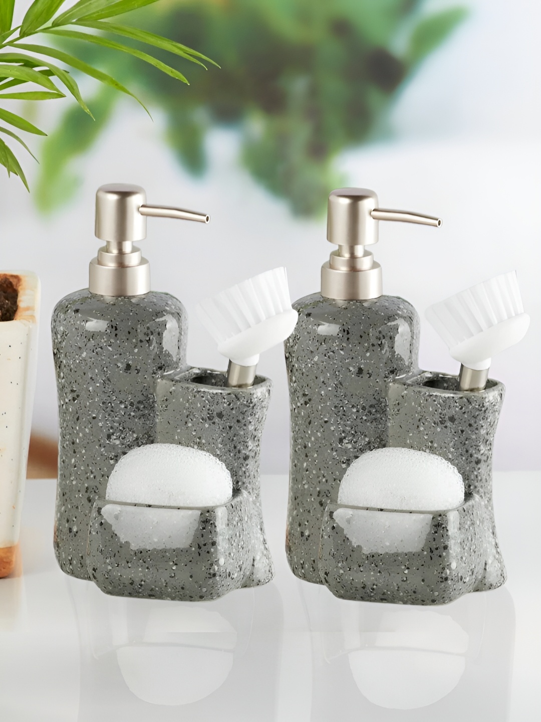 

Kookee Grey 2 Pieces Abstract Printed Ceramic Soap Dispensers