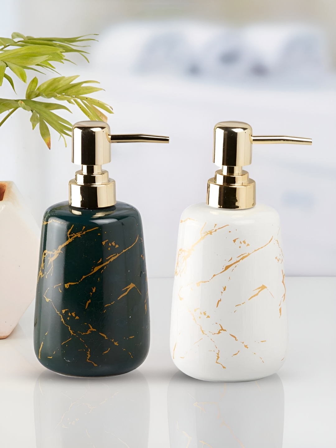 

Kookee Black & White 2 Pieces Abstract Ceramic Soap Dispensers 450 ml Each