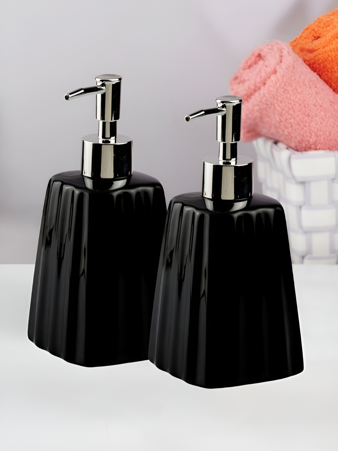 

Kookee Black 2 Pieces Abstract Ceramic Soap Dispenser 400ml each