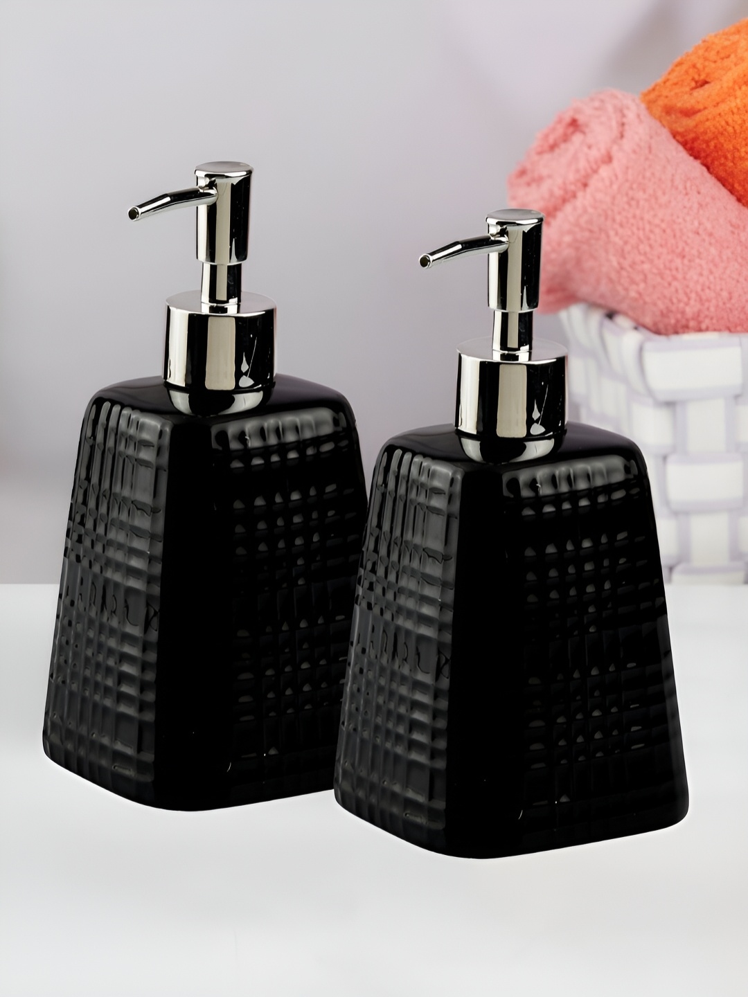 

Kookee Black 2 Pieces Abstract Ceramic Soap Dispenser 400ml each