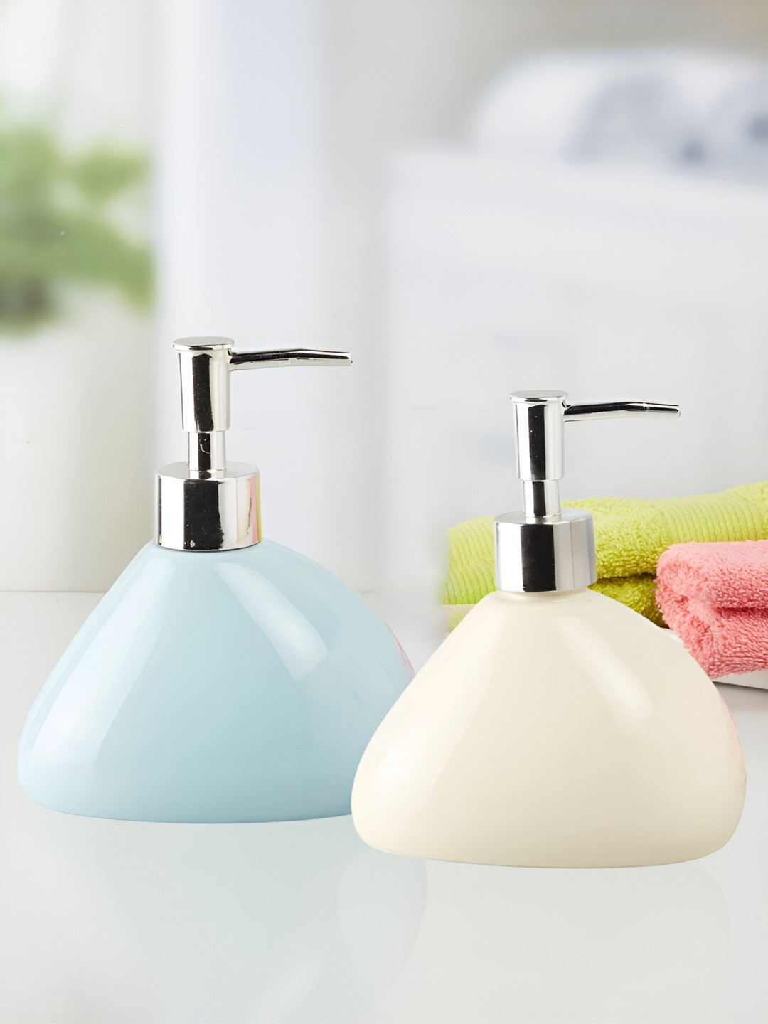 

Kookee Blue & White 2 Pieces Ceramic Soap Dispensers