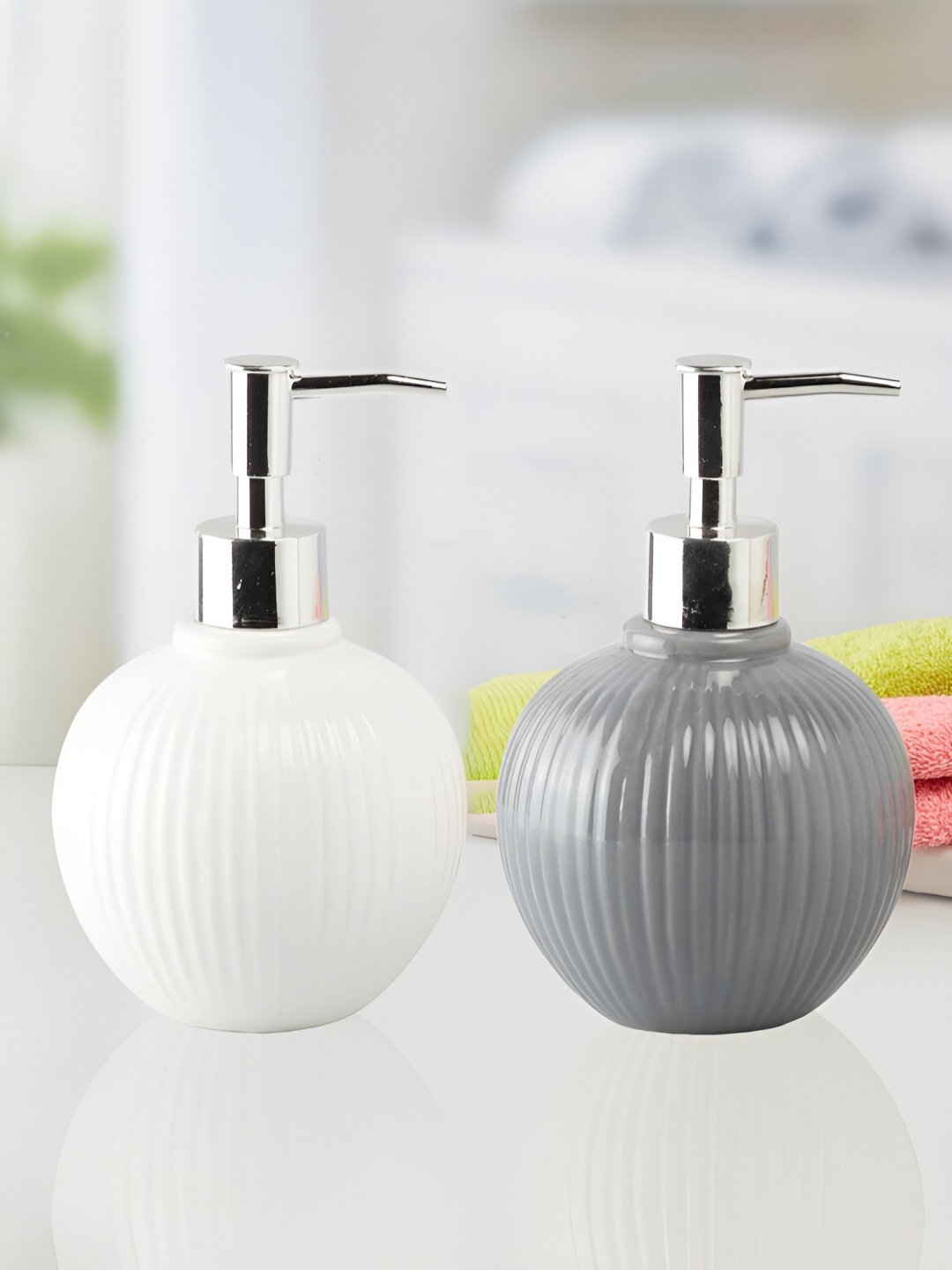 

Kookee Grey & White 2 Pieces Ceramic Soap Dispenser