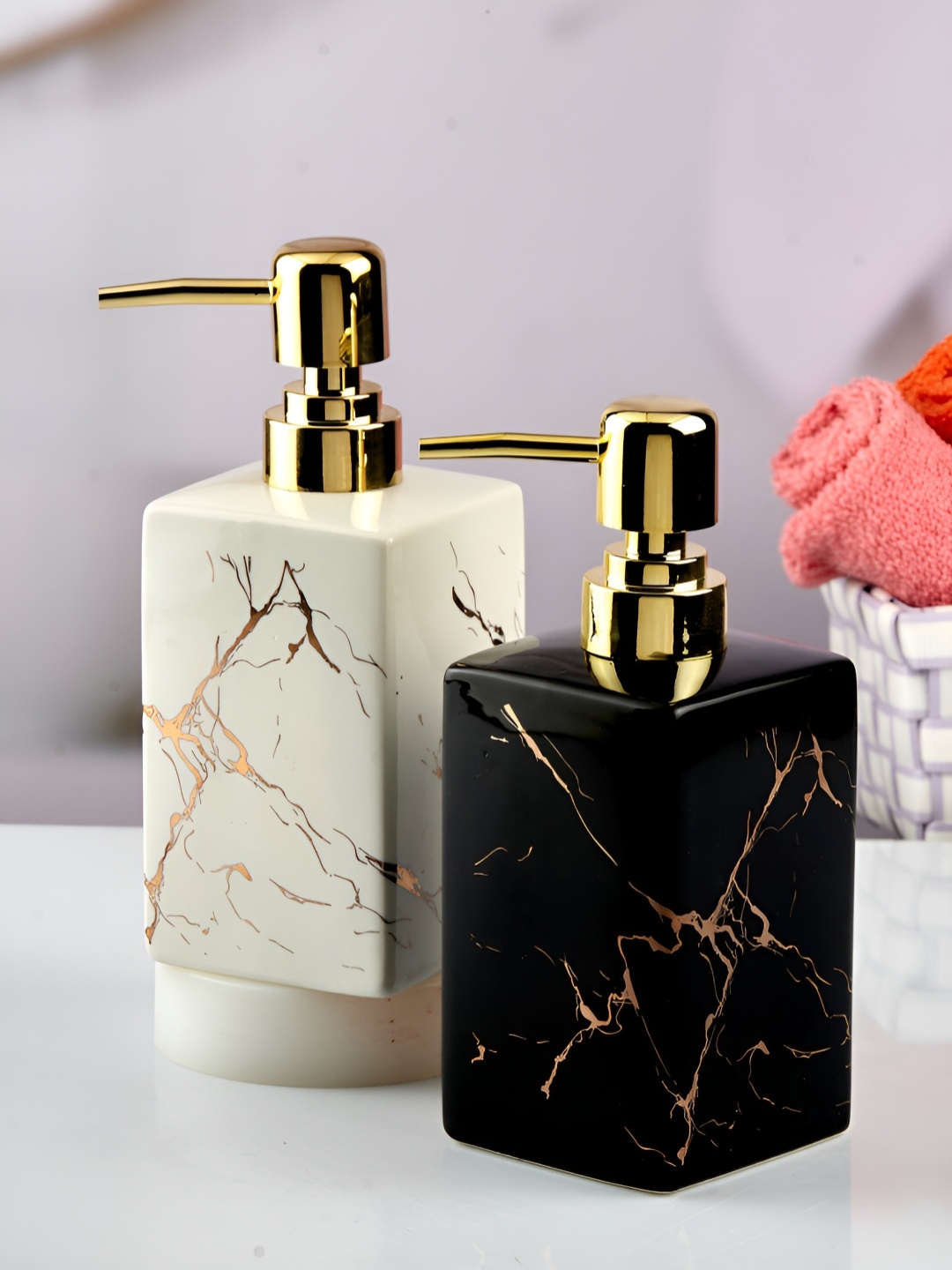 

Kookee White & Black 2 Pieces Abstract Ceramic Soap Dispenser