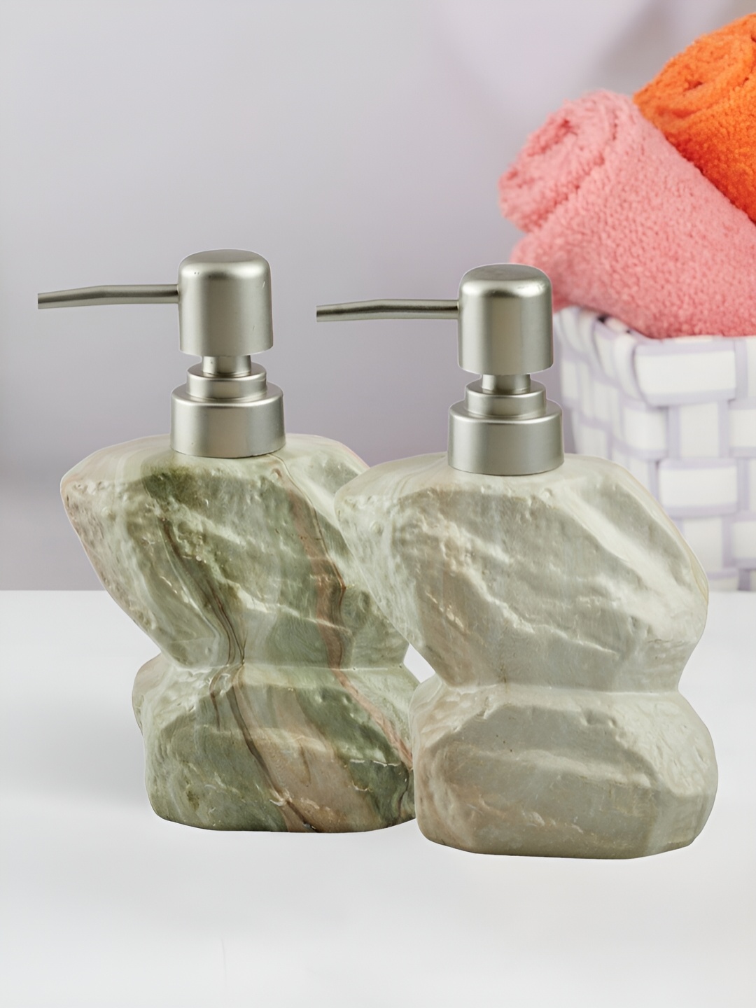 

Kookee Beige 2 Pieces Abstract Ceramic Soap Dispenser