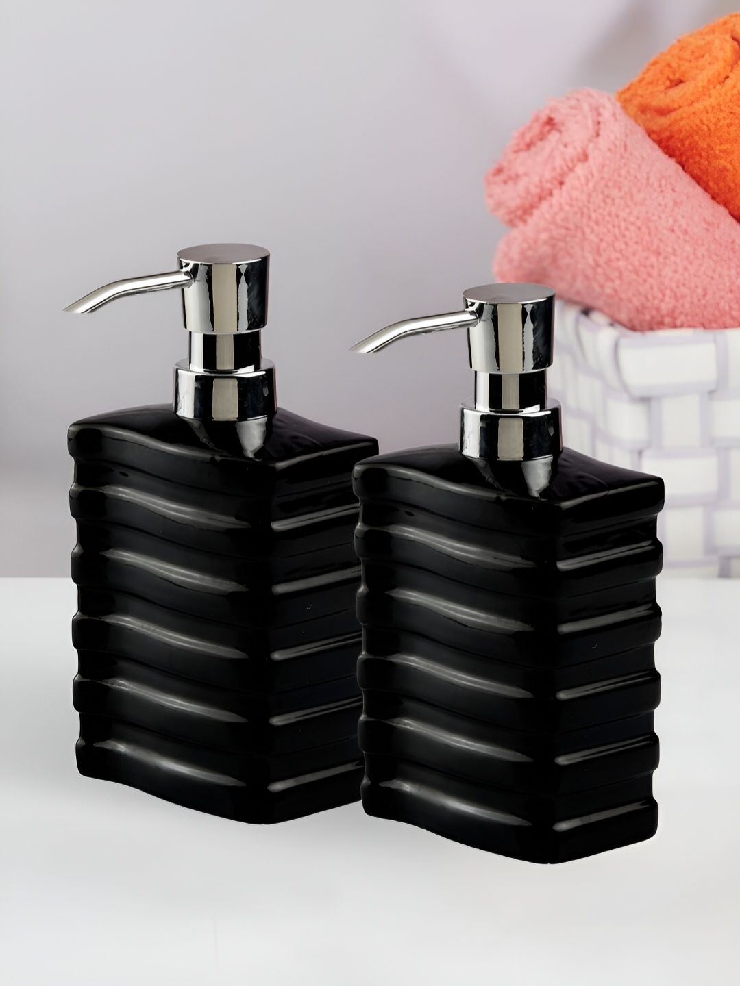 

Kookee Black 2 Pieces Abstract Ceramic Soap Dispenser 400ml each