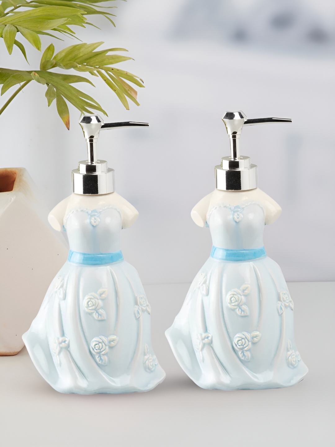 

Kookee Blue & White 2 Pcs Textured Ceramic Soap Dispenser