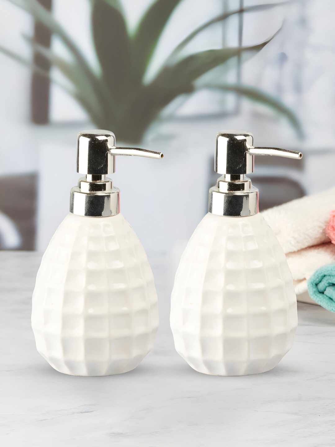 

Kookee White 2 Pcs Textured Ceramic Soap Dispenser