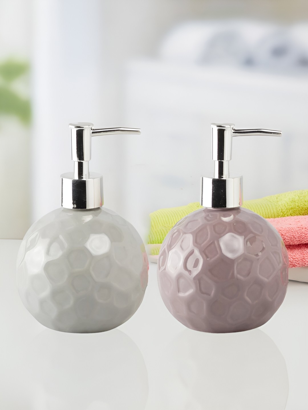 

Kookee Pink & White 2 Pcs Textured Ceramic Soap Dispenser