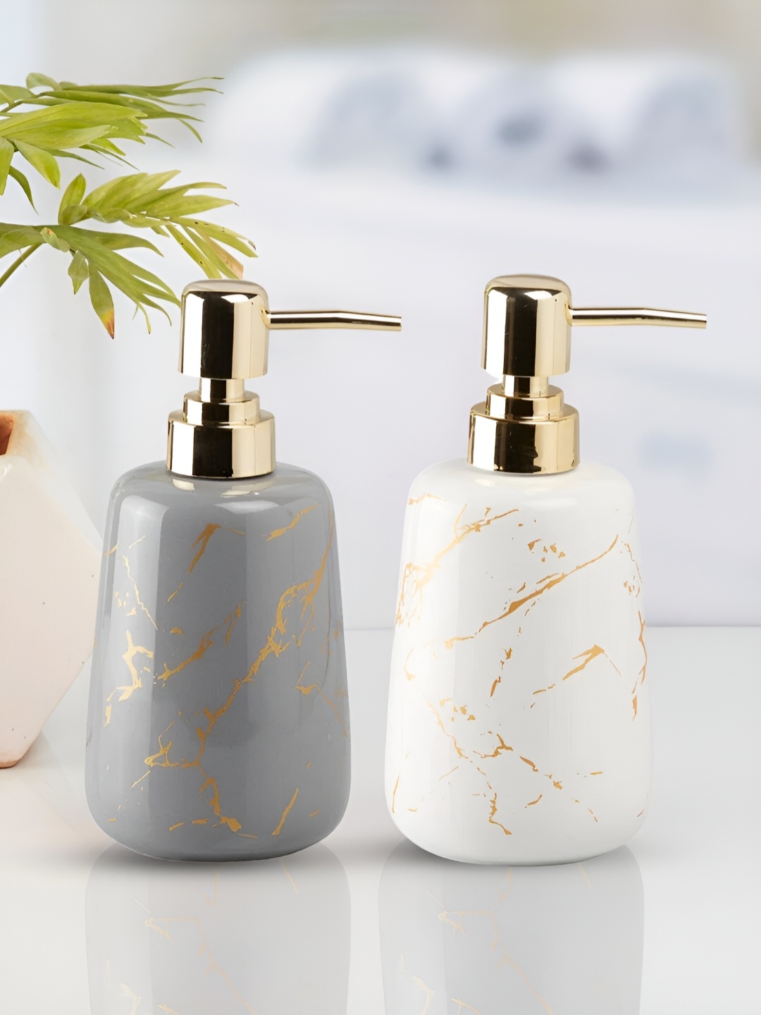 

Kookee 2 Pieces Grey & White Abstract Ceramic Soap Dispenser 450 ml