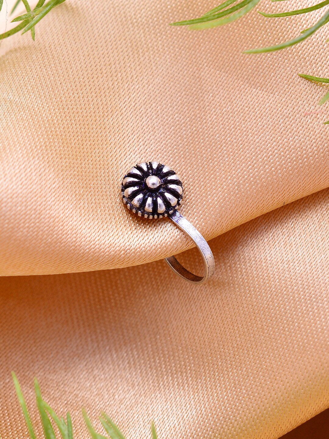 

Abhooshan 92.5 Sterling Silver Stud Nosepin