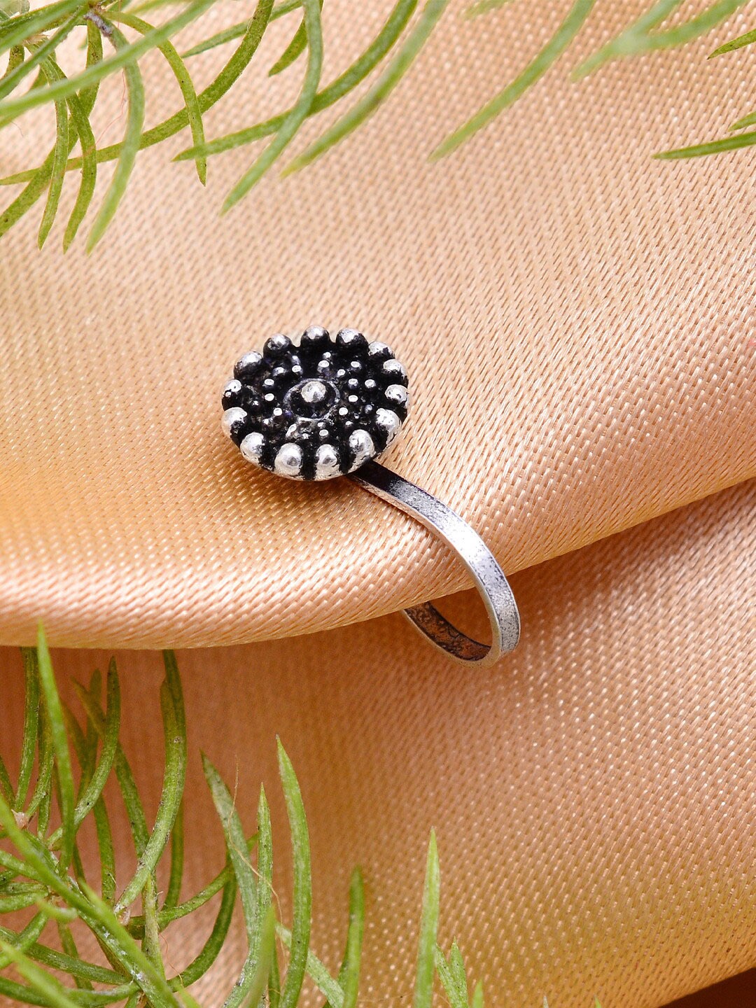 

Abhooshan 92.5 Sterling Silver Stud Nosepin