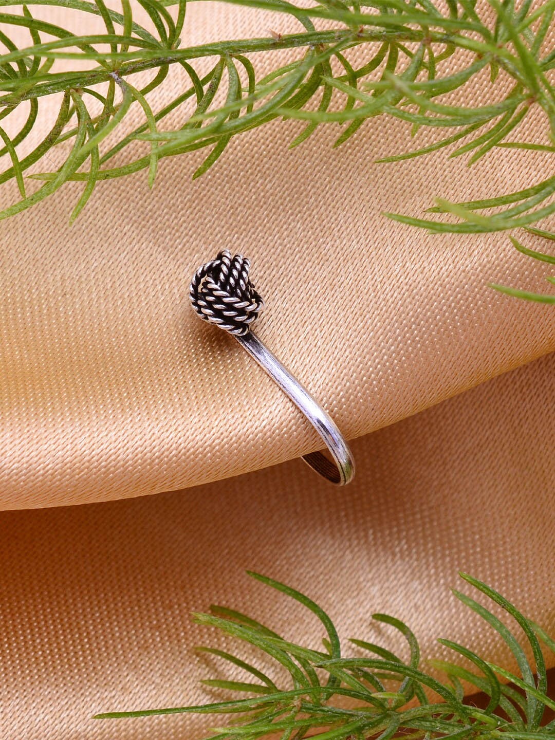 

Abhooshan 92.5 Sterling Silver Stud Nosepin
