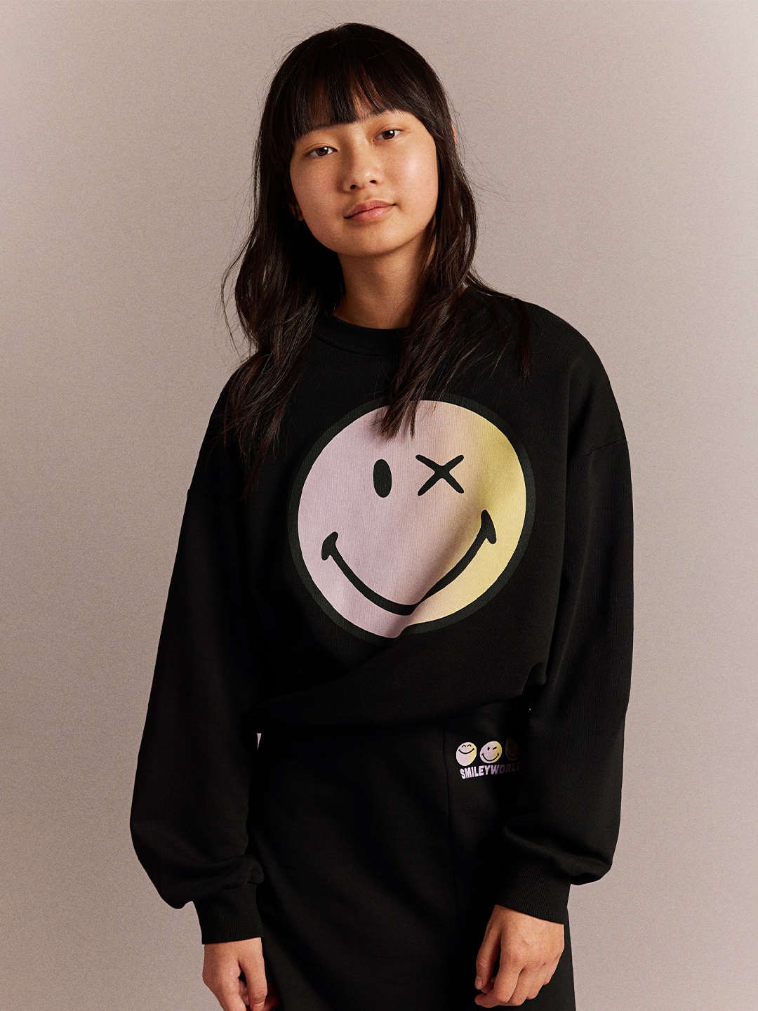 

H&M Girls 2 Pieces Sweatshirt And Skirt Set, Black