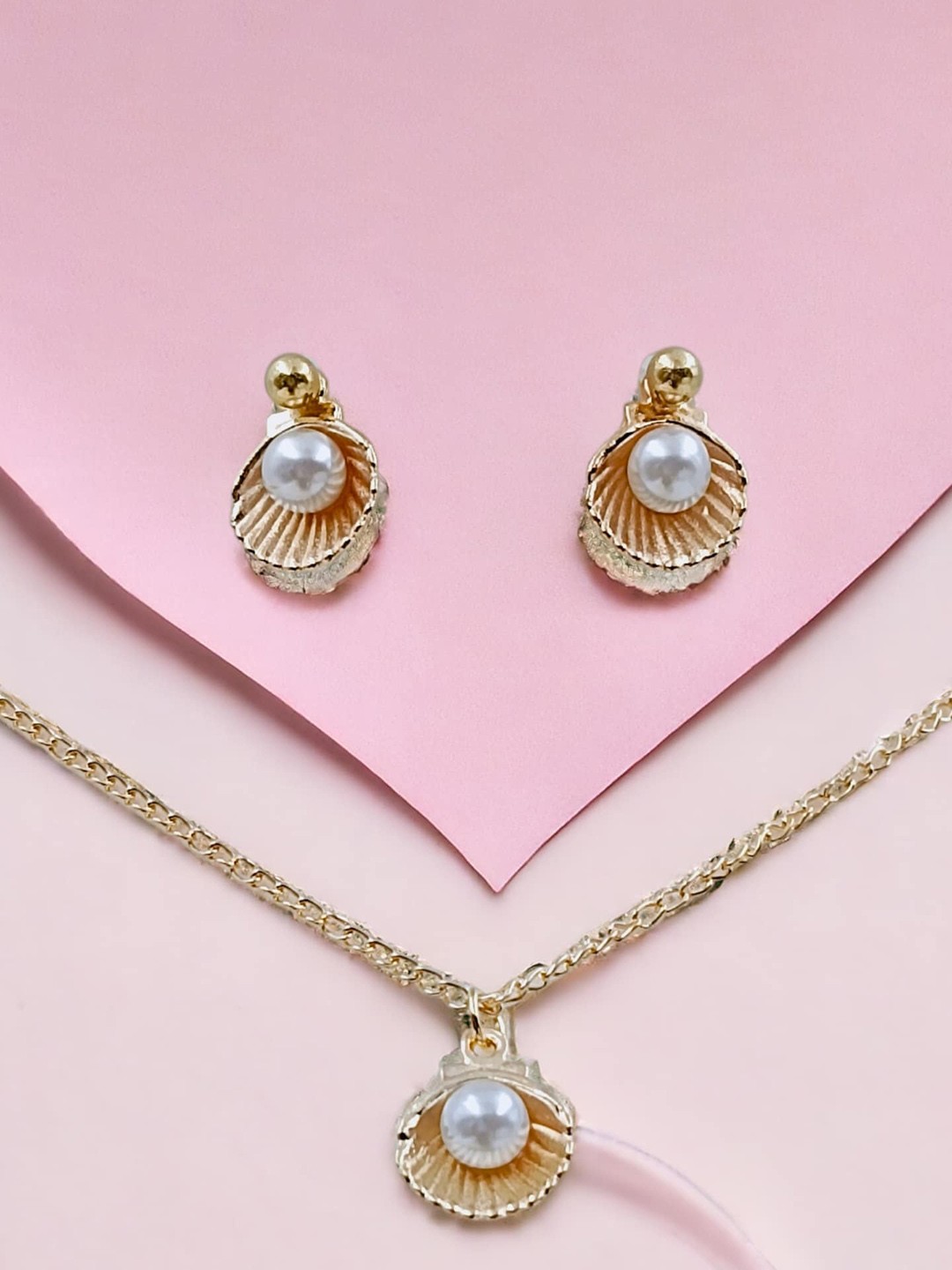 

Manikya Gold Plated Pearl Beaded Jewellery Set