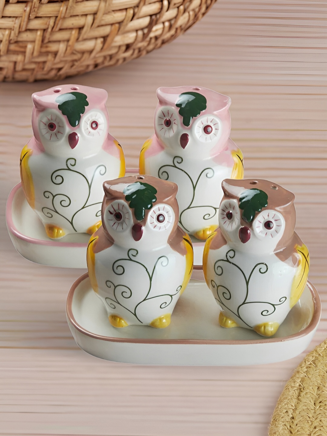 

Kookee White 4 Pieces Ceramic Salt and Pepper Shakers