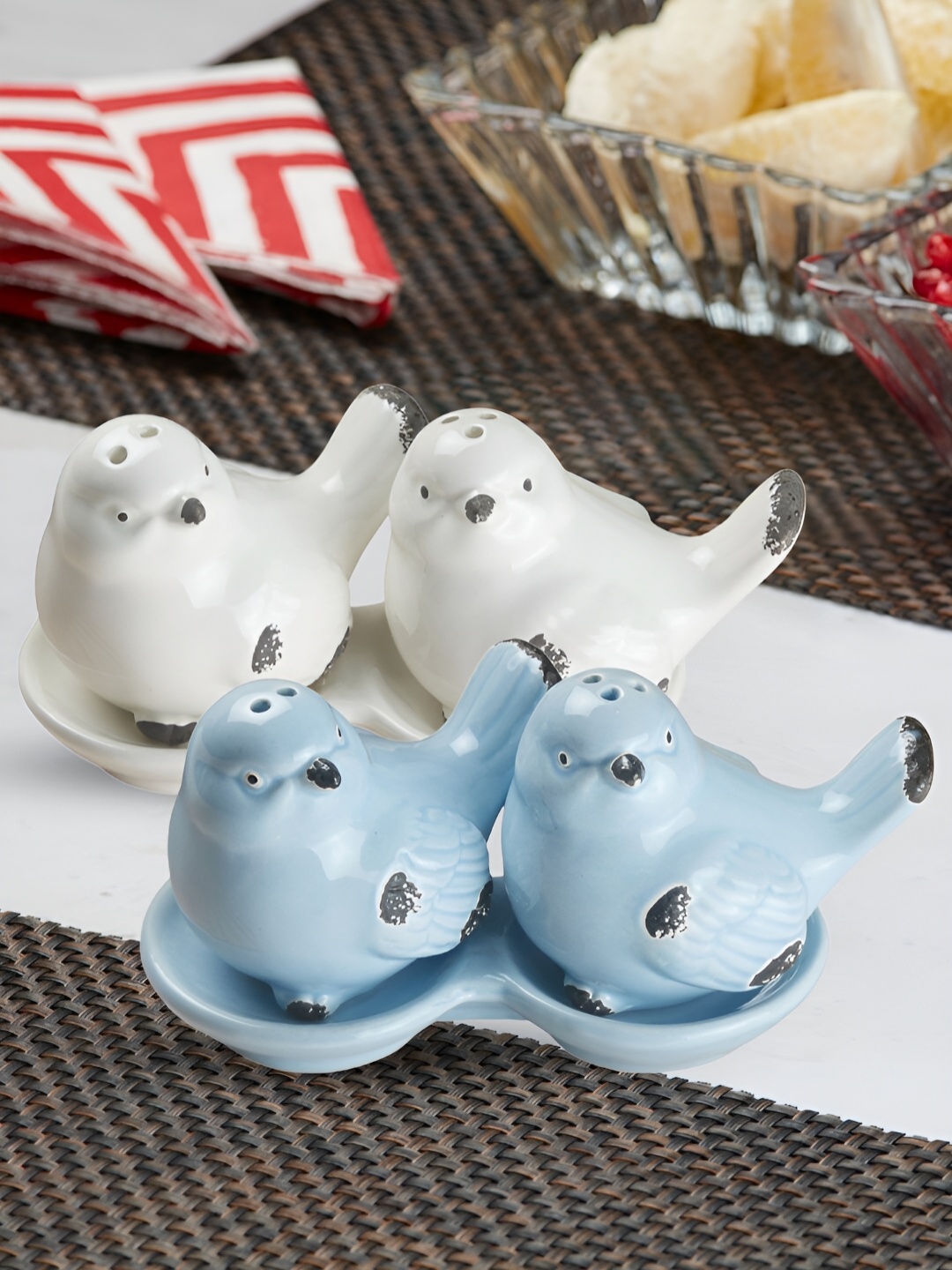 

Kookee White & Blue 2Pcs Ceramic Dishwasher Safe Salt & Pepper Shaker With Tray