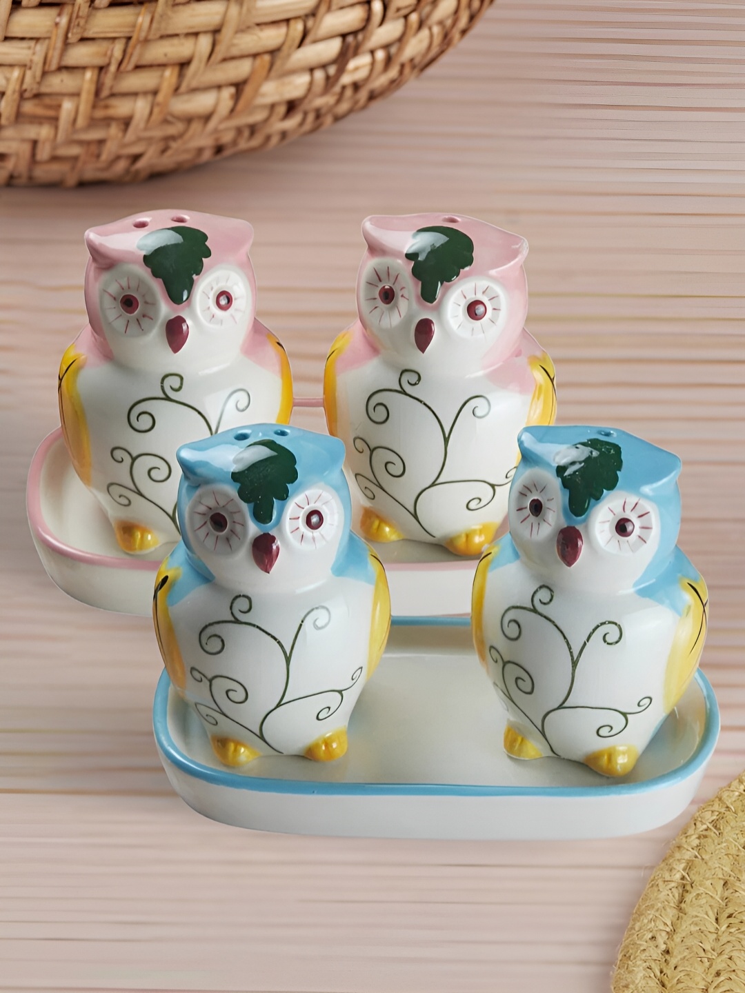 

Kookee White & Yellow 2 Pieces Ceramic Dishwasher Safe Salt and Pepper Shakers