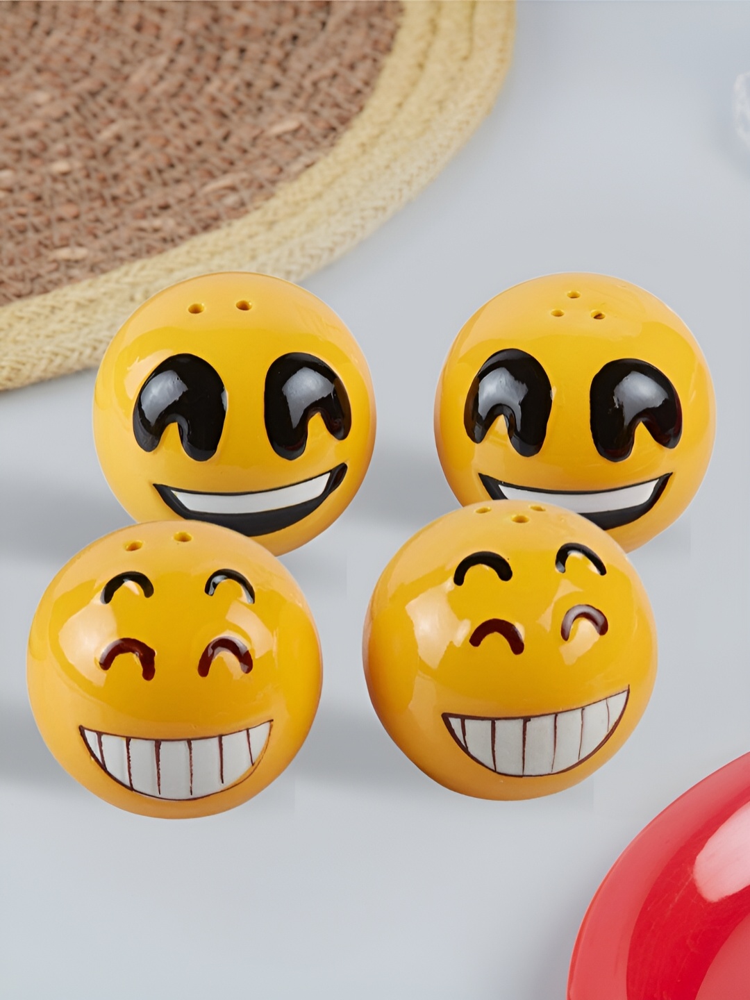 

Kookee Yellow & Black 2 Pieces Ceramic Dishwasher Safe Salt and Pepper Shakers