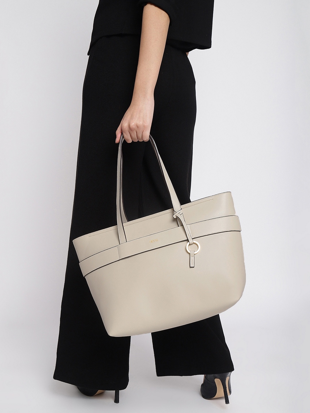 

IRTH Women Solid Shoulder Bag, Off white