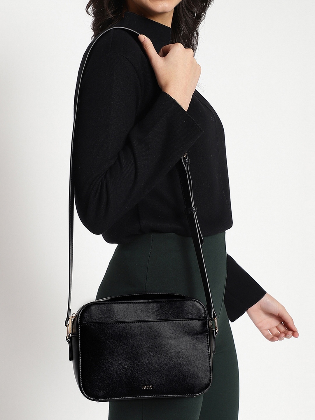 IRTH Women Solid Sling Bag, Black
