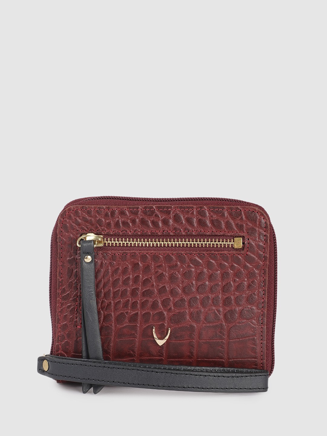 

Hidesign Women Textured Leather Zip Around Wallet, Red