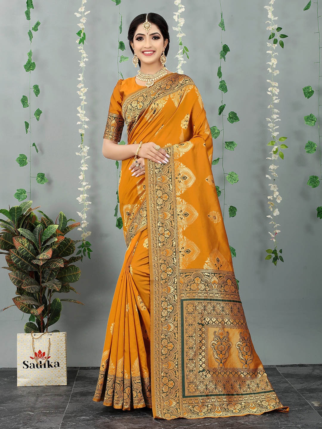 

Sadika Ethnic Motifs Zari Banarasi Saree, Yellow