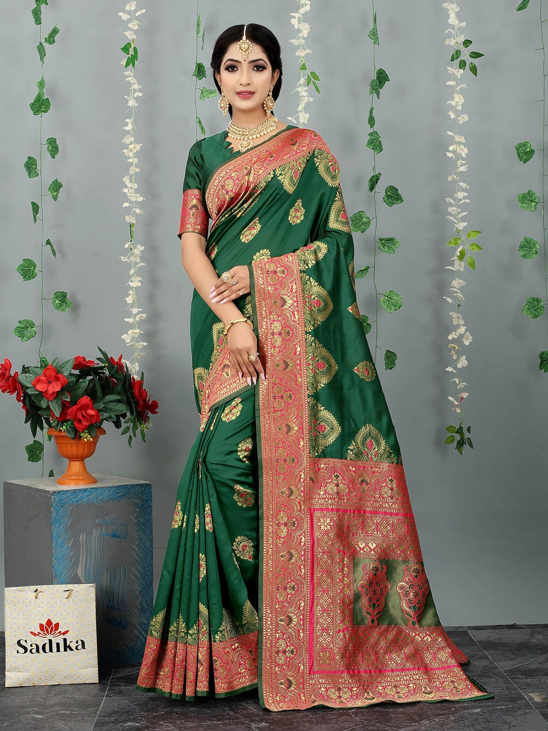 

Sadika Ethnic Motifs Zari Banarasi Saree, Green
