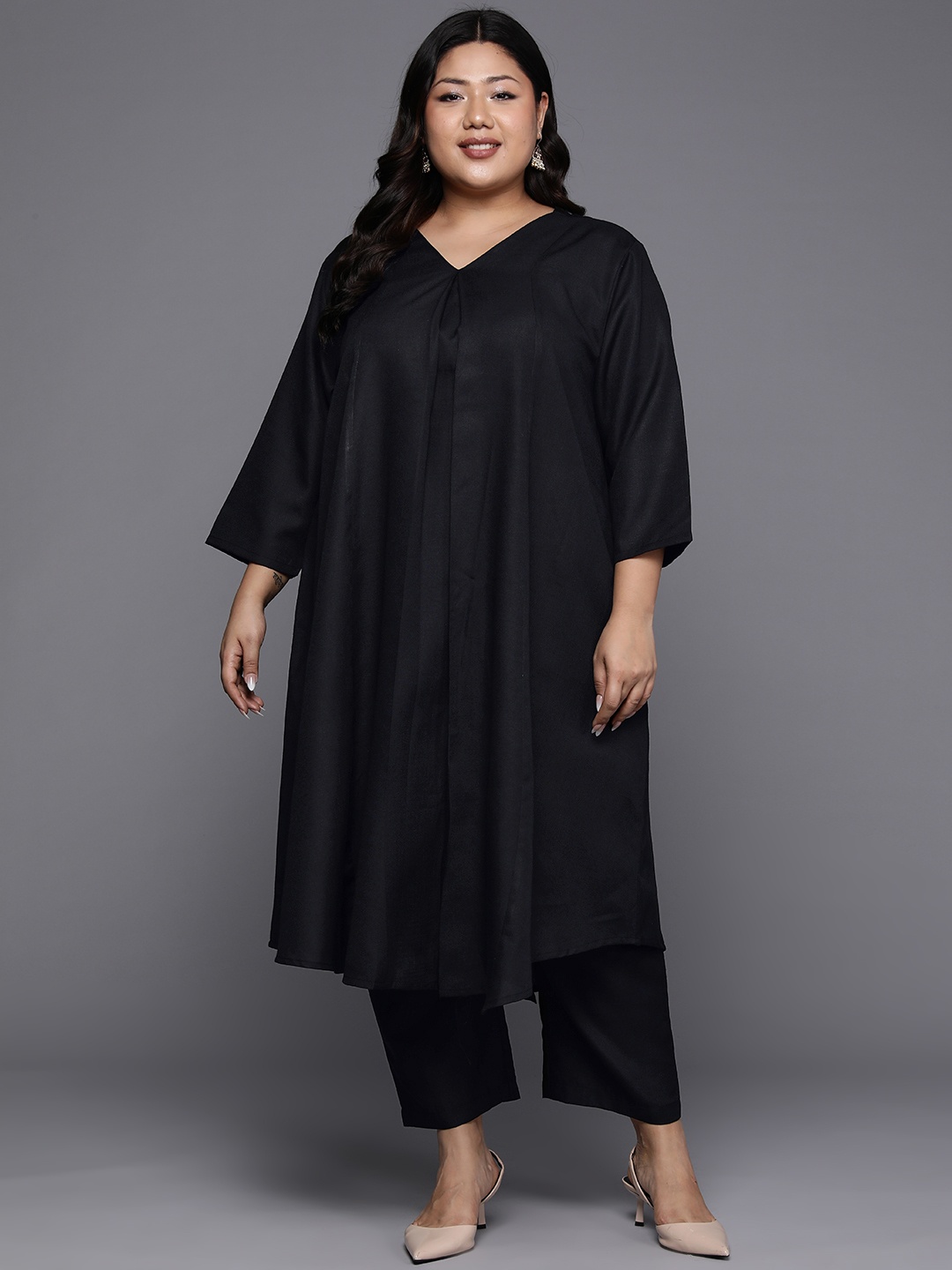 

Varanga Plus Size Kurta with Trousers, Black