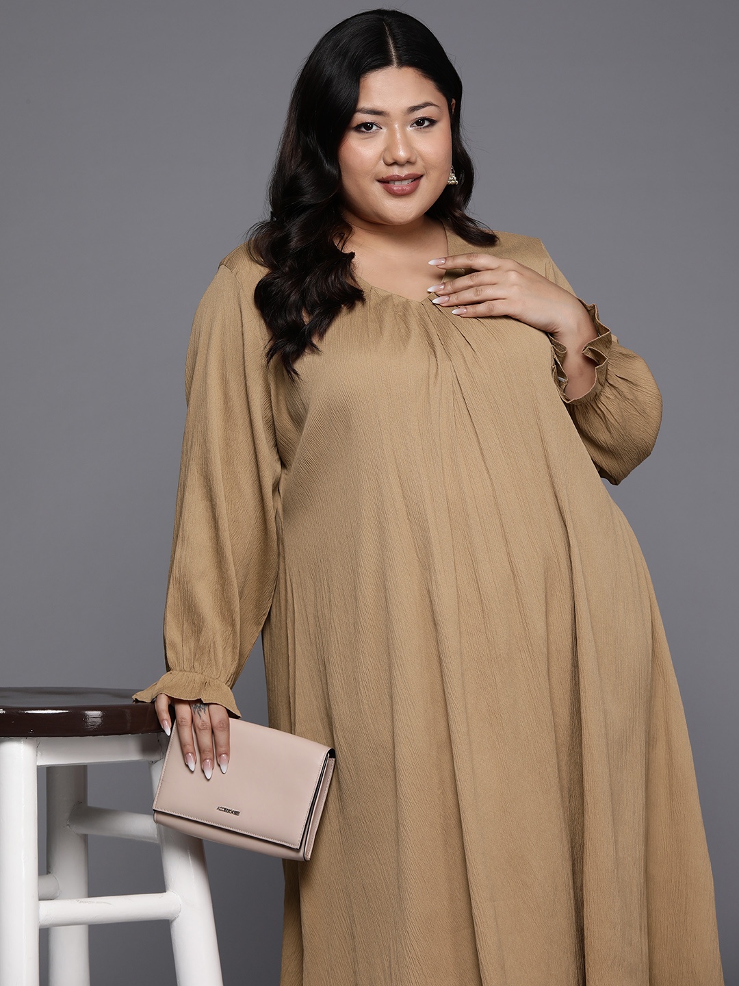 

Varanga Plus Size Bell Sleeves Pleated Kurta with Trousers, Beige