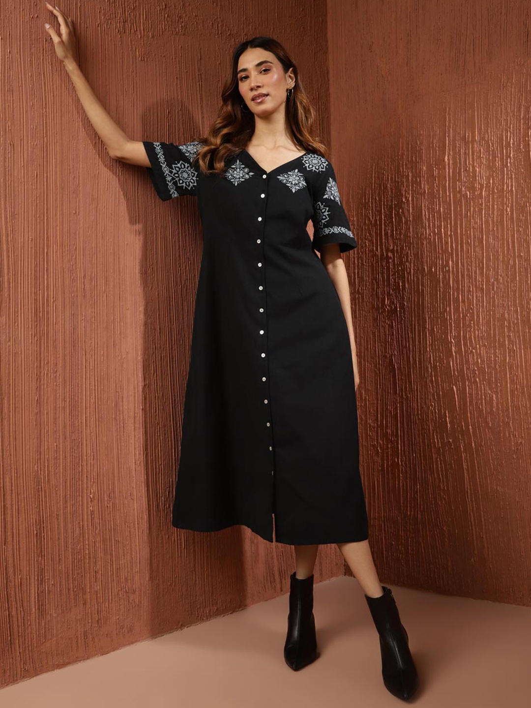 

Fabindia Ethnic Motifs Embroidered Cotton A-Line Midi Dress, Black