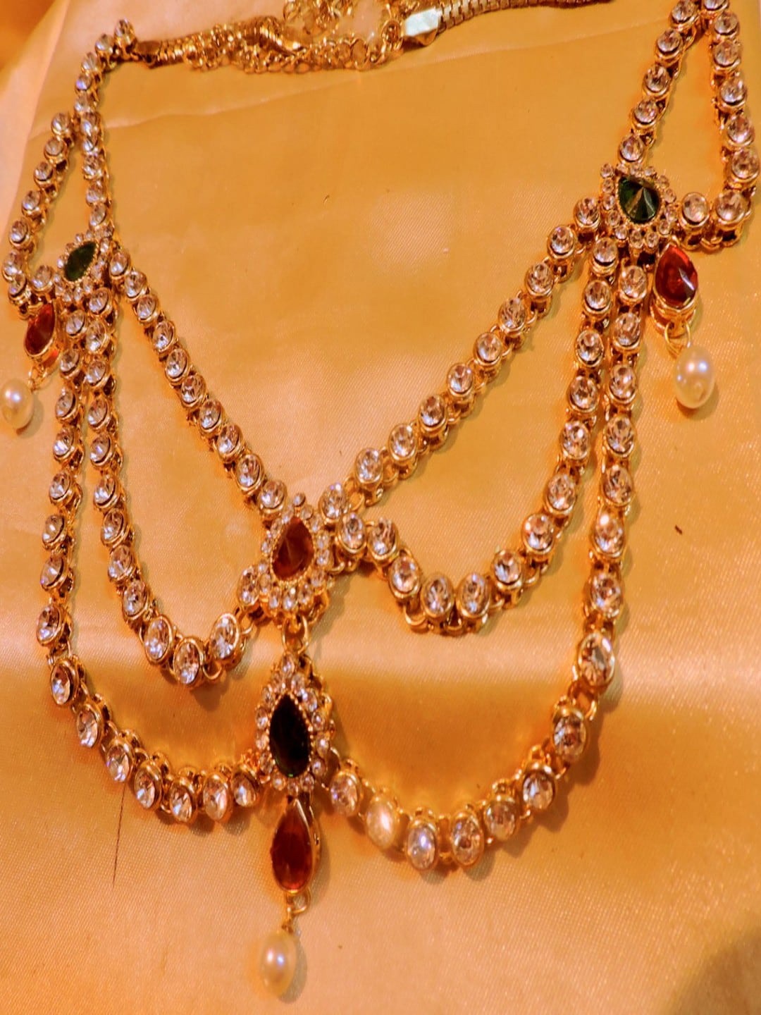 

Runjhun Gold Plated Kundan Studded Waist Chain Saree Accessories