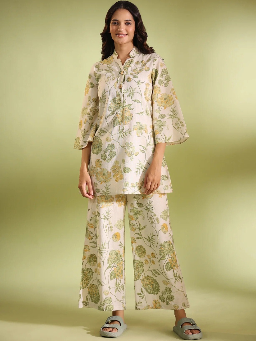 

Civamee Floral Printed Manadrin Collar Tunic With Palazzos Co-Ords, Cream