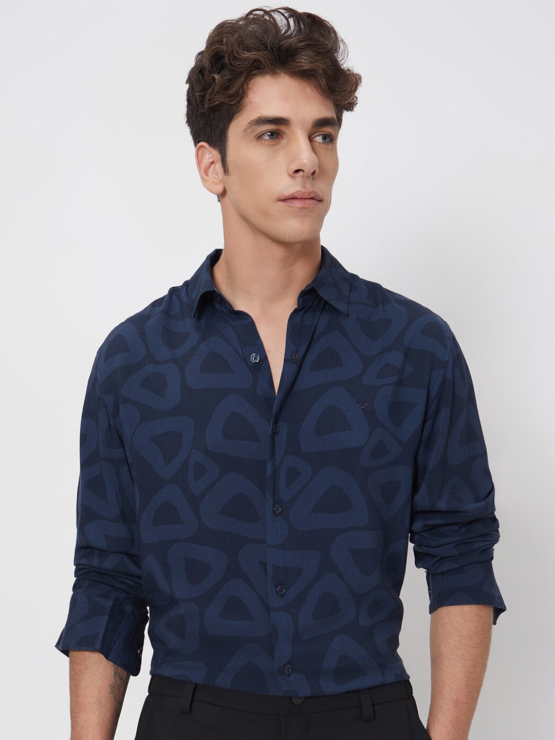 

Mufti Slim Fit Geometric Printed Cotton Casual Shirt, Navy blue