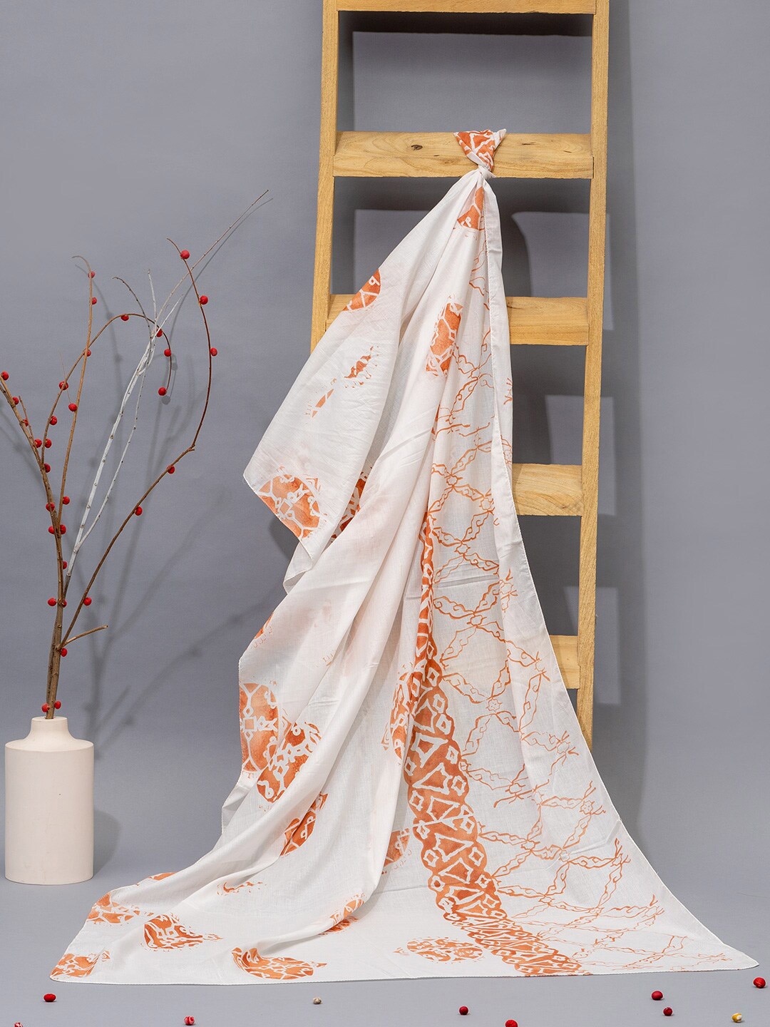 

Contrast Living Ethnic Motifs Printed Pure Cotton Scarf, White