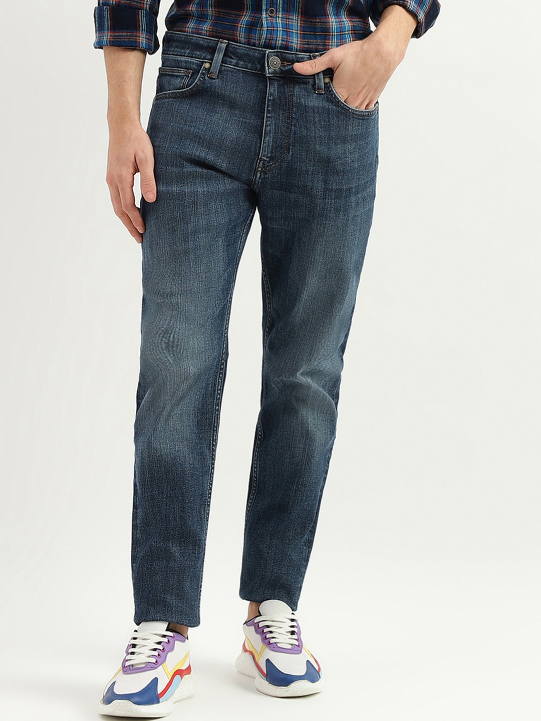 

United Colors of Benetton Men Slim Fit Clean Look Light Fade Jeans, Blue