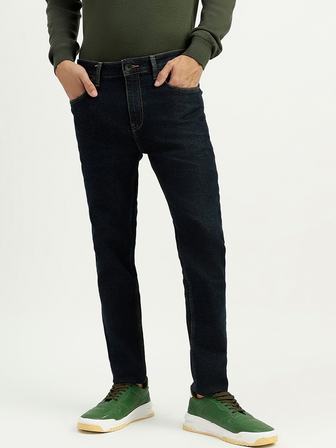 

United Colors of Benetton Men Mid-Rise Light Fade Jeans, Navy blue