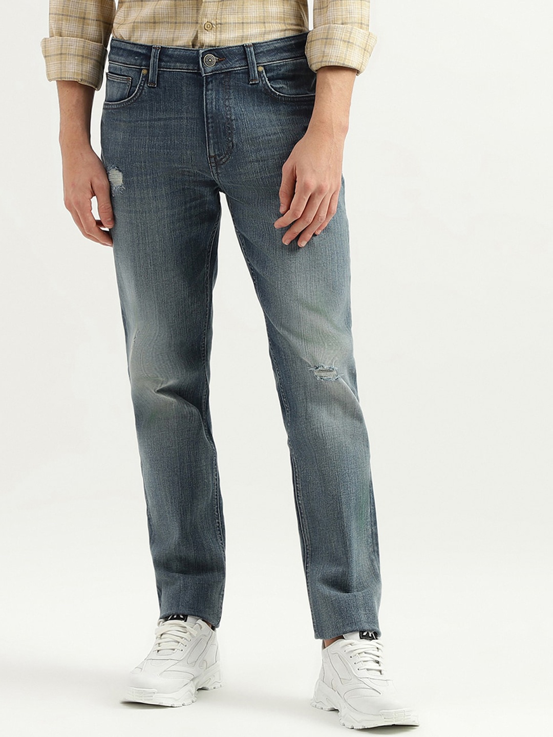 

United Colors of Benetton Men Mid-Rise Slim Fit Low Distress Heavy Fade Jeans, Blue
