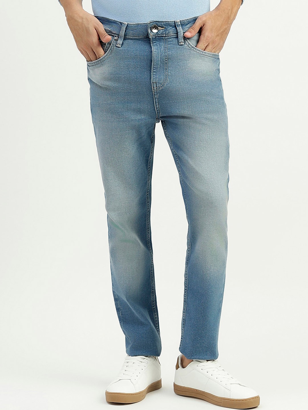 

United Colors of Benetton Men Mid-Rise Clean Look Heavy Fade Jeans, Blue