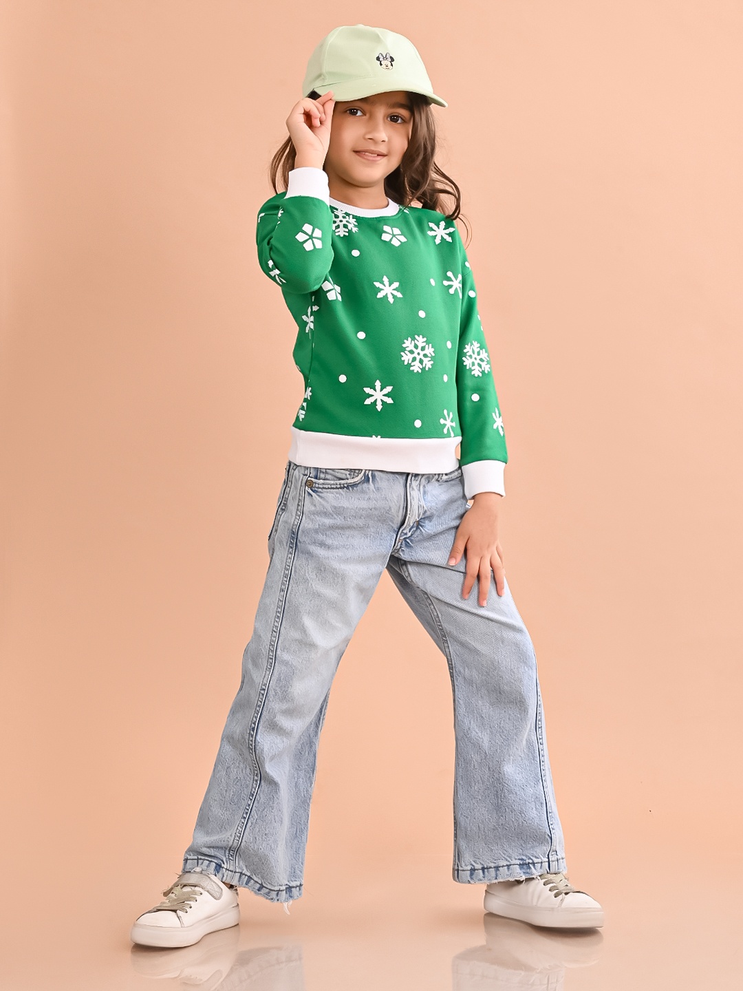 

LilPicks Girls Printed Round Neck Fleece Pullover, Green